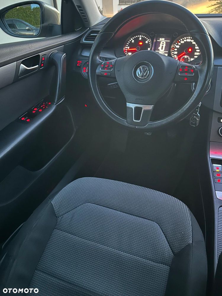 Volkswagen Passat 1.6 TDI BlueMotion Technology Comfortline - 26