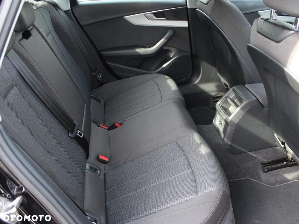 Audi A4 Limousine - 14