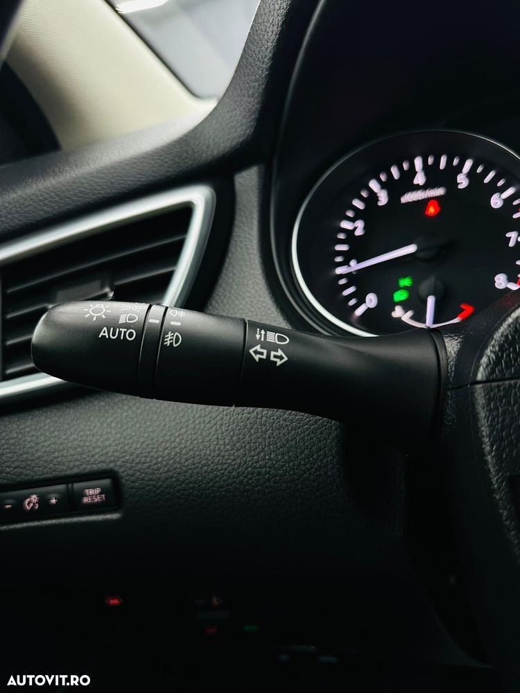 Nissan Qashqai 1.2 DIG-T Xtronic ACENTA - 29