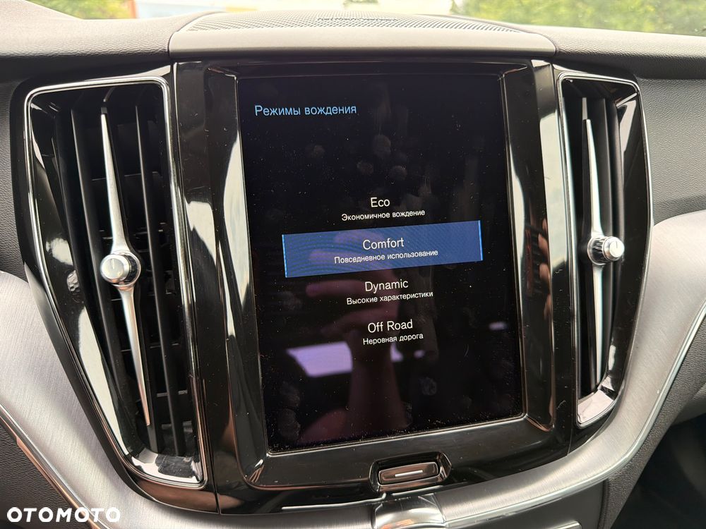Volvo XC 60 B4 D AWD Momentum Pro - 28