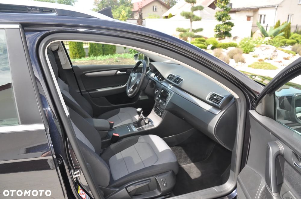 Volkswagen Passat 2.0 TDI 4Motion BlueMotion Technol Comfortline - 13