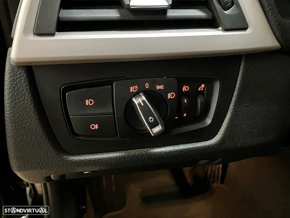 BMW 330 e iPerformance - 16