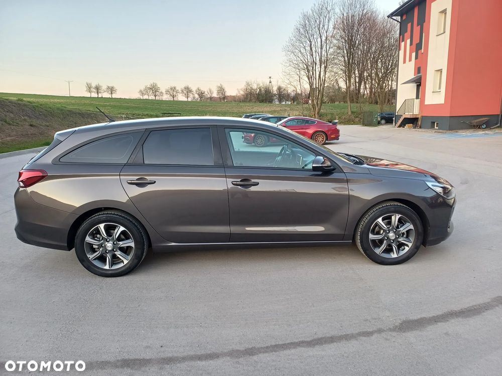 Hyundai i30 blue Kombi 1.4 - 8