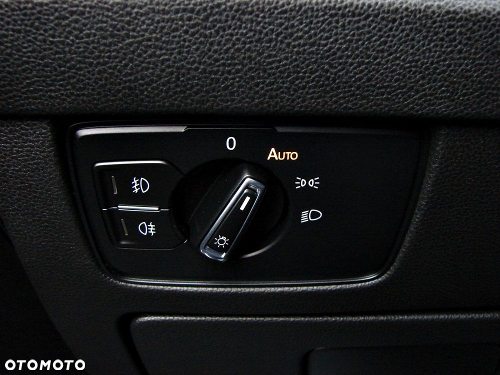 Volkswagen Passat - 31