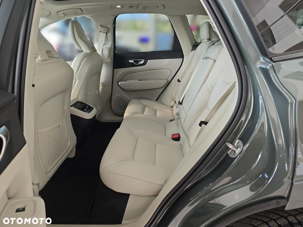 Volvo XC 60 B5 B AWD Ultra Dark - 11