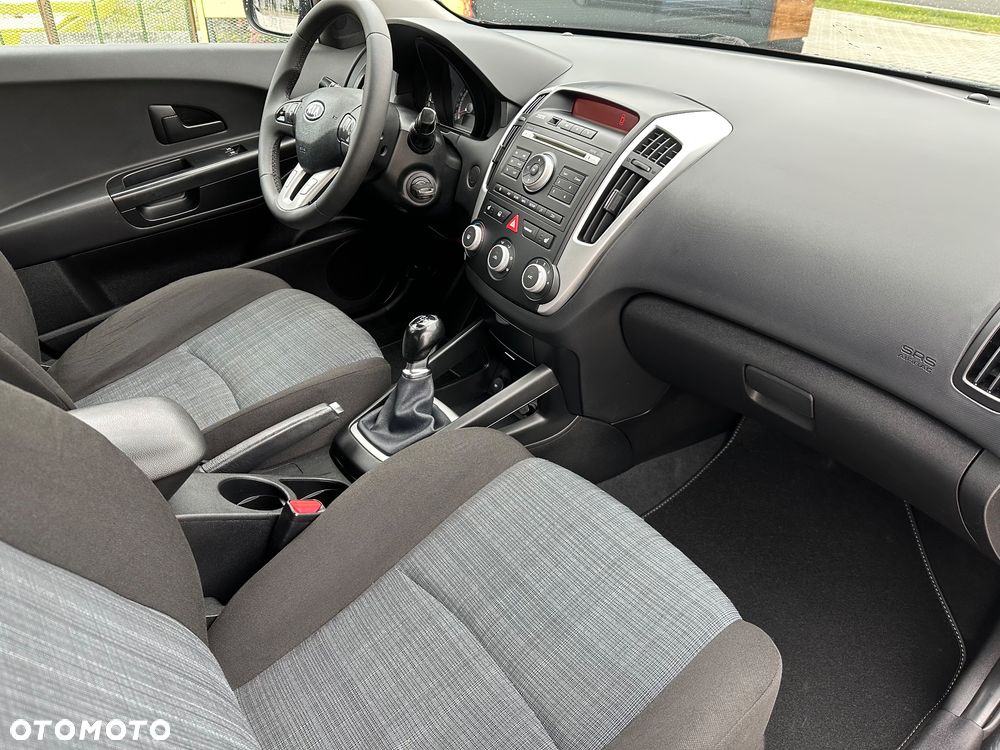 Kia Ceed 1.4 L - 6