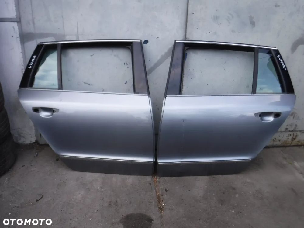 Skoda Superb II 2 kombi drzwi tyl LF8L 2G2G szyba prawe lewe - 1