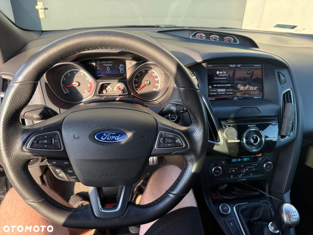 Ford Focus 2.0 EcoBoost ST - 15