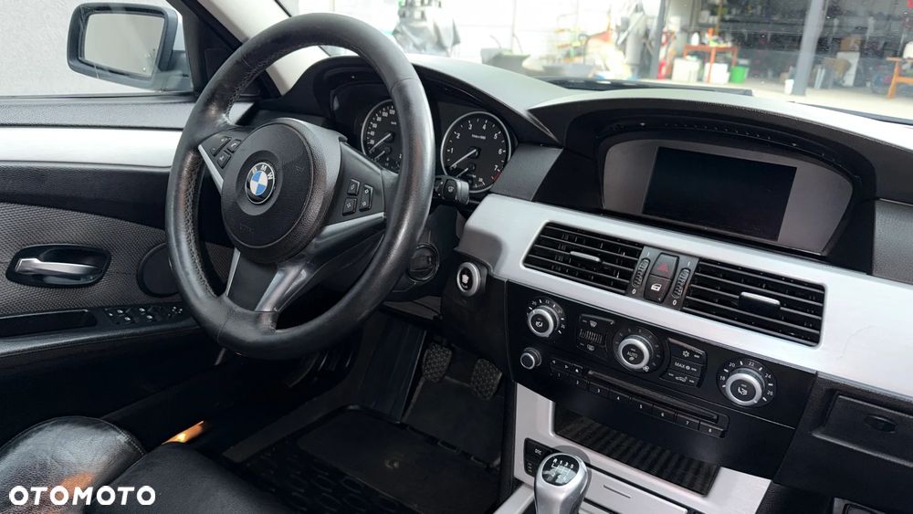 BMW Seria 5 520i - 20