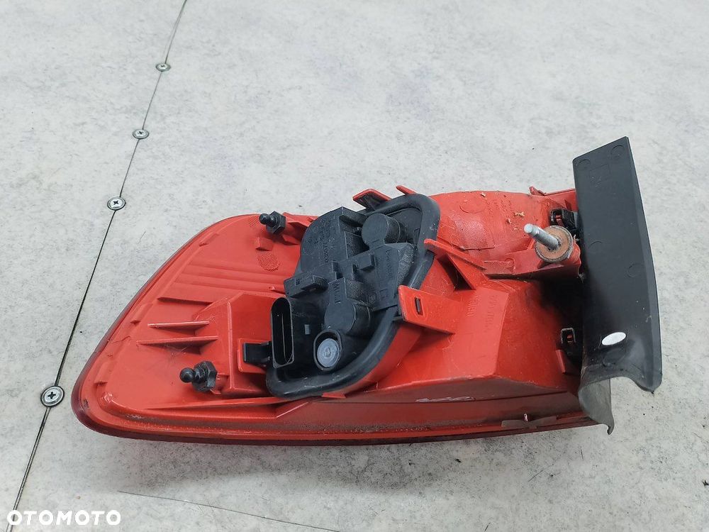 LAMPA TYLNA LEWA AUDI A6 C6 043329 89317039  VALEO KOMBI - 5