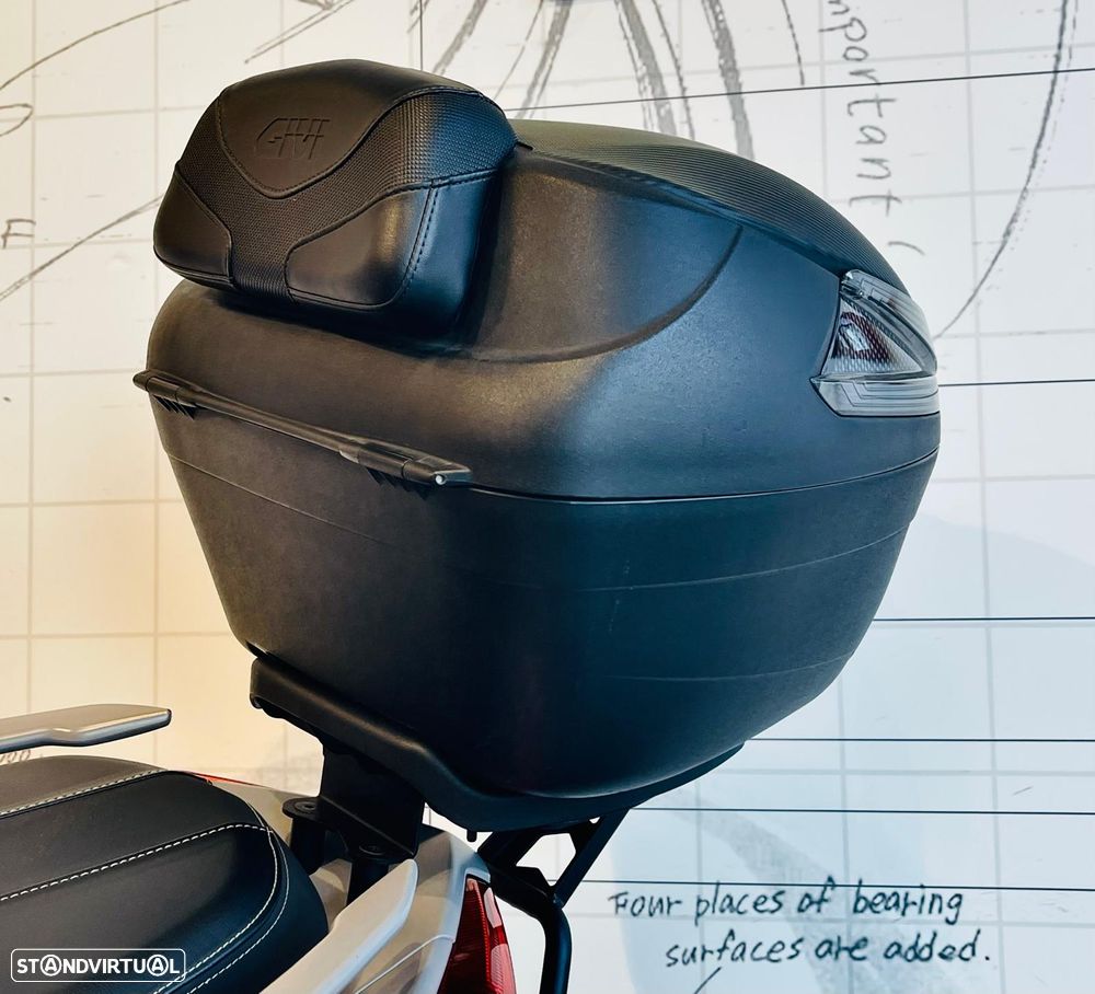 Yamaha X-Max 300 - 2