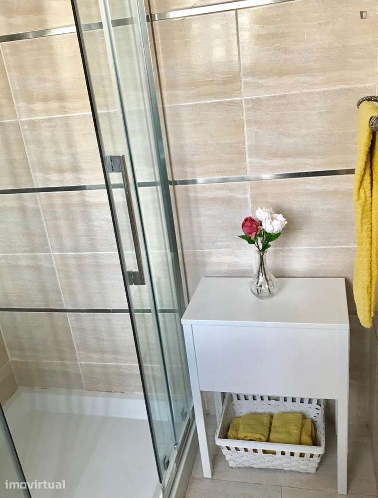 Quarto - localizado em Roma-Areeiro Lisbon - Grande imagem: 5/16