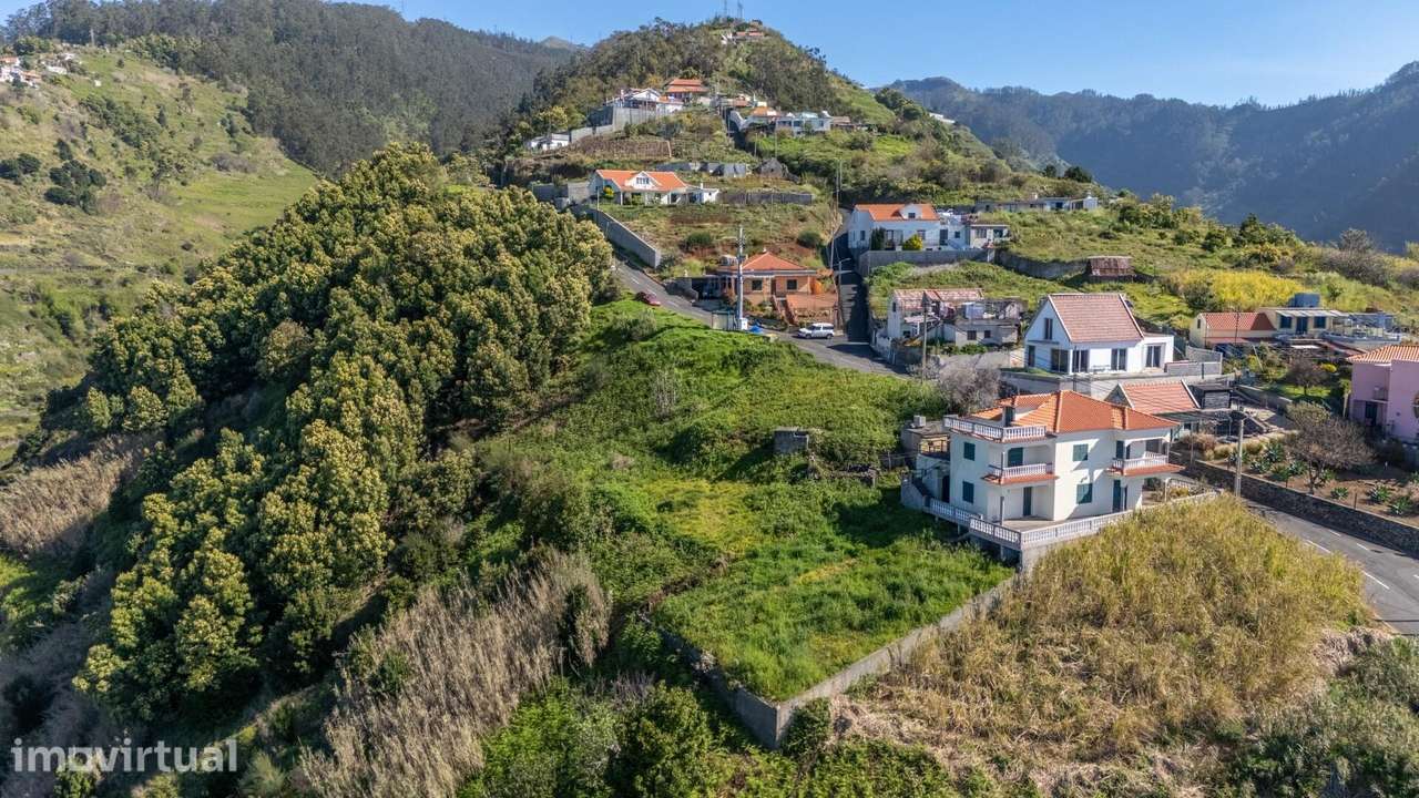 Moradia em estado de ruína com projeto de arquitetura idealizado na E - Grande imagem: 5/8