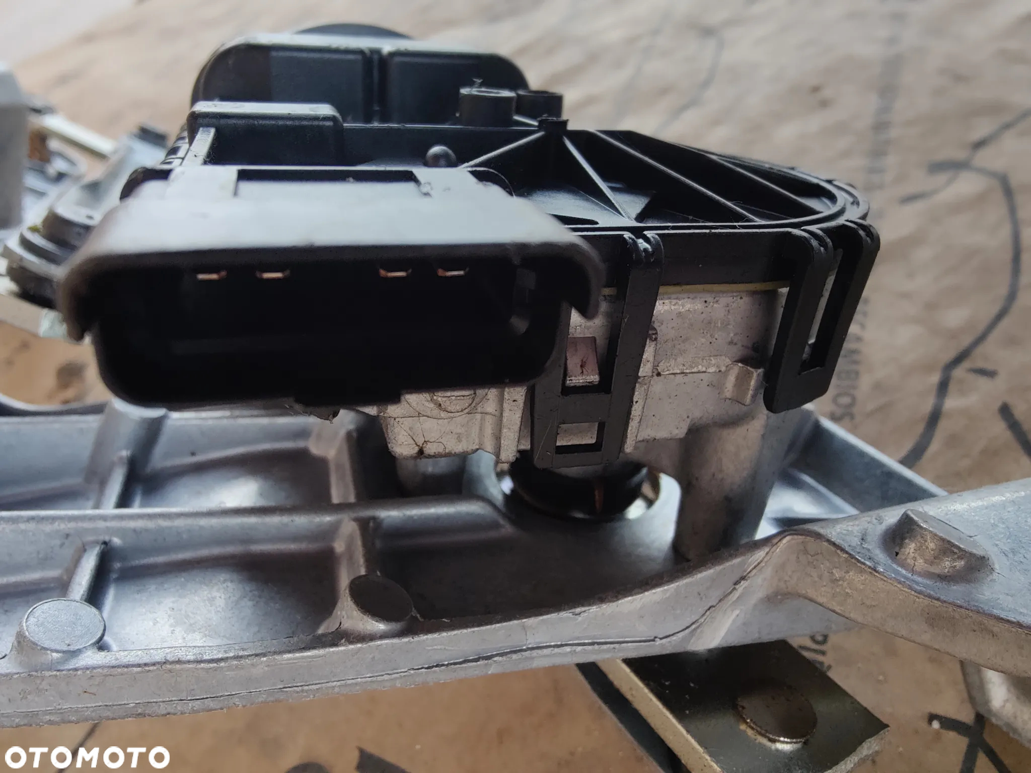 RENAULT ZOE II MECHANIZM WYCIERACZEK 288003381R - 5