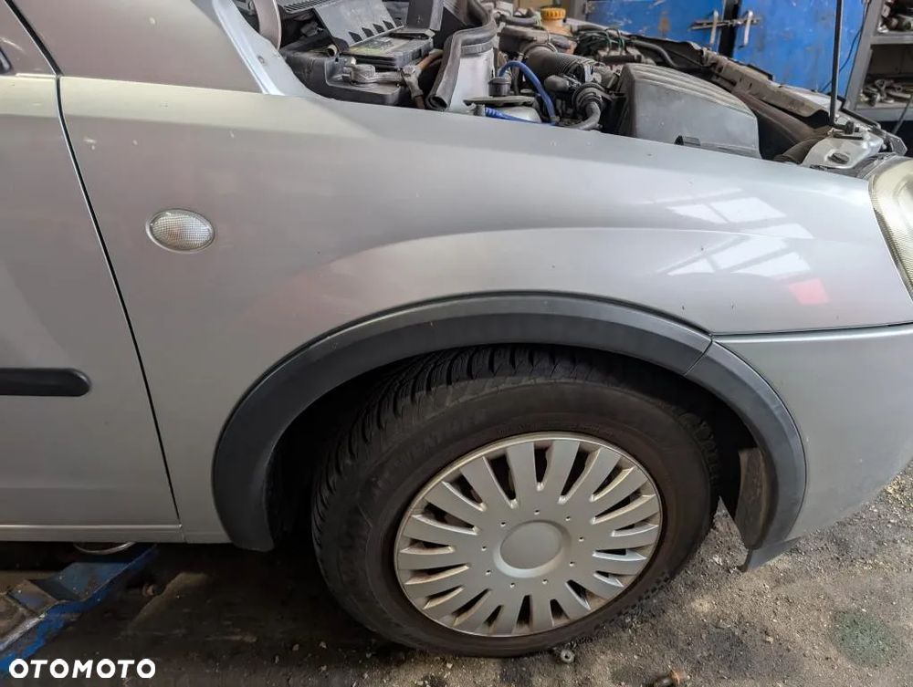 Błotnik prawy przedni przód Opel Corsa C Z157