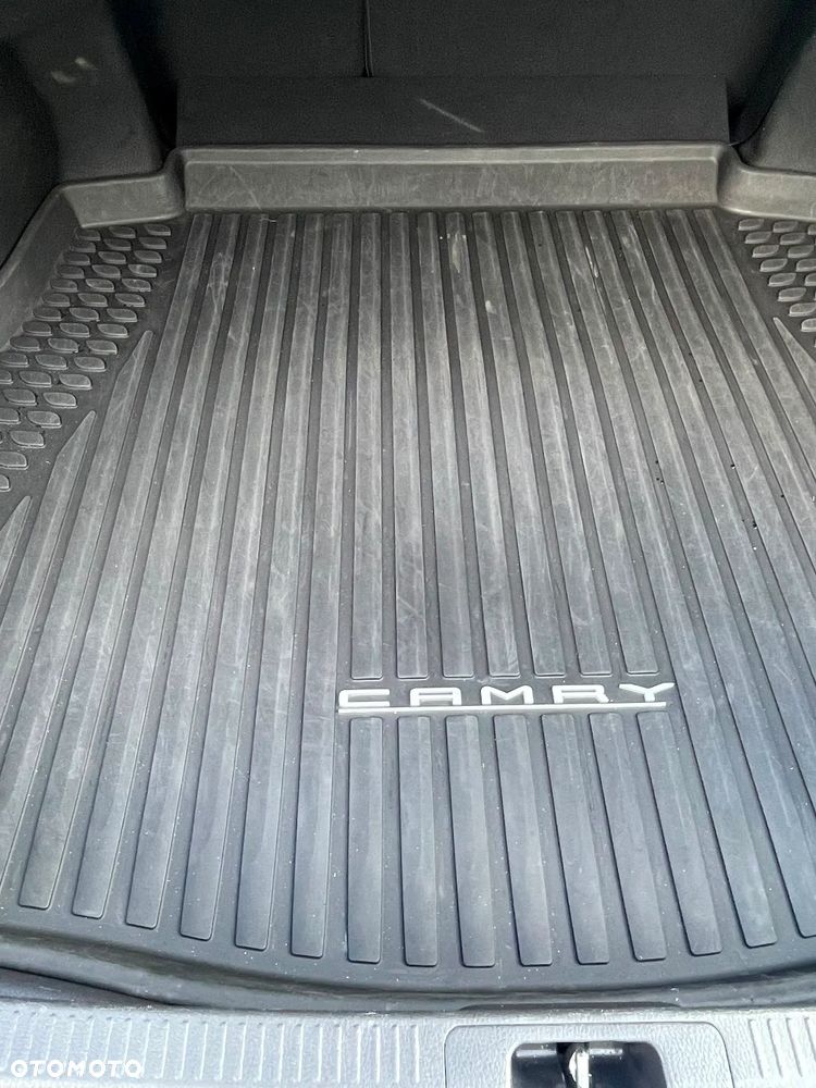 Toyota Camry 2.5 Hybrid Comfort CVT - 24