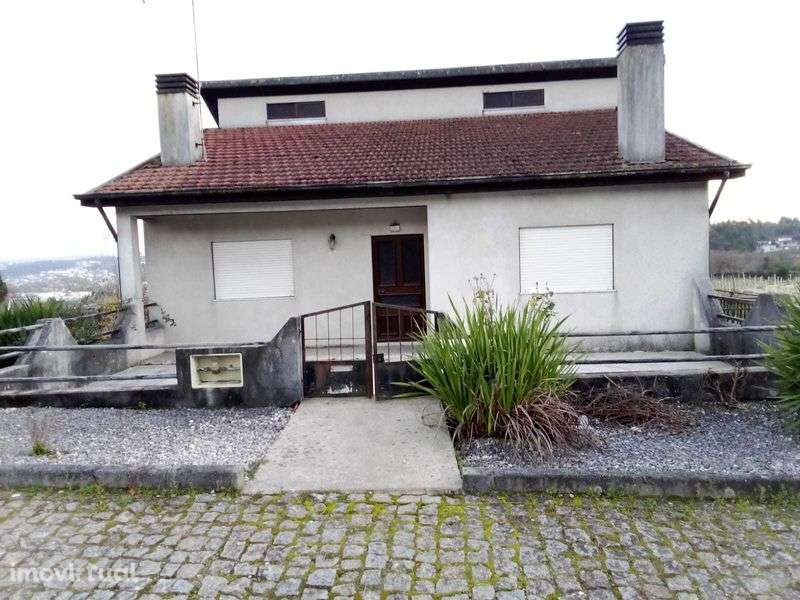 Moradia com terreno urbano, com excelentes acessibilidades - Grande imagem: 2/12