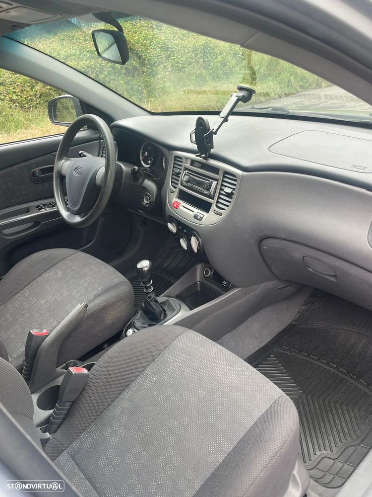 Kia Rio 1.4 Base - 8