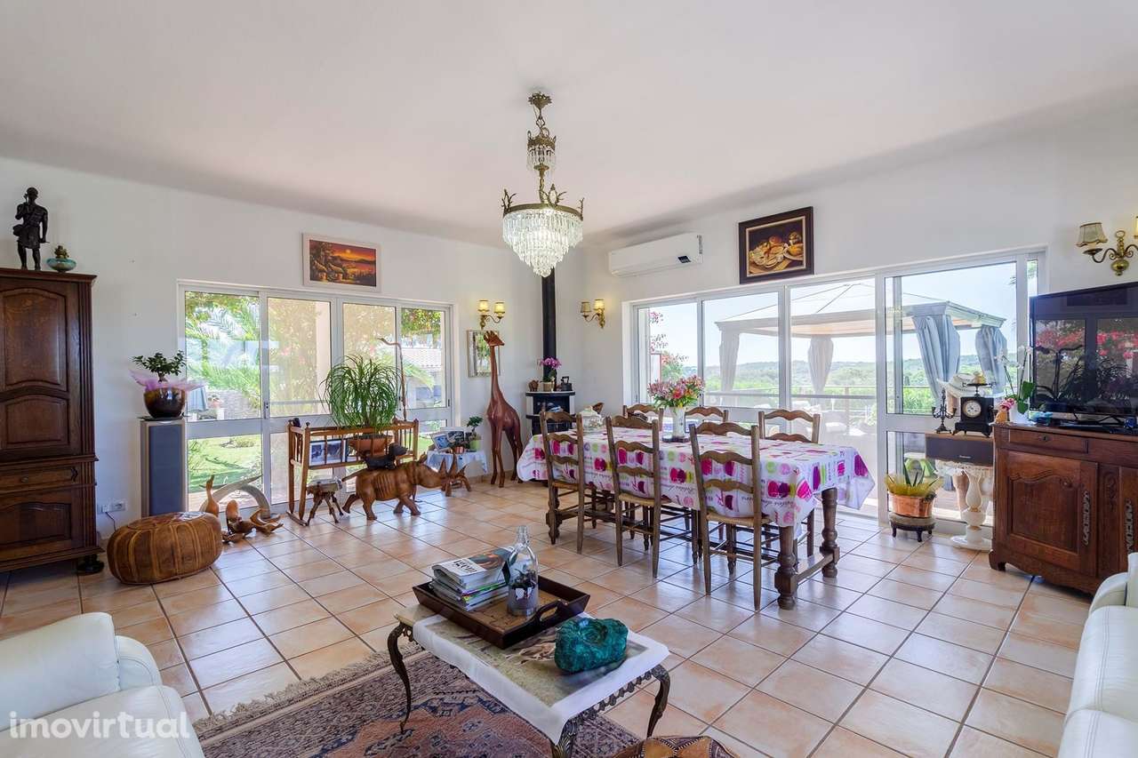 MORADIA TÉRREA DE 4 QUARTOS COM PISCINA E 3,6 HECTARES DE TERRENO - Grande imagem: 3/51