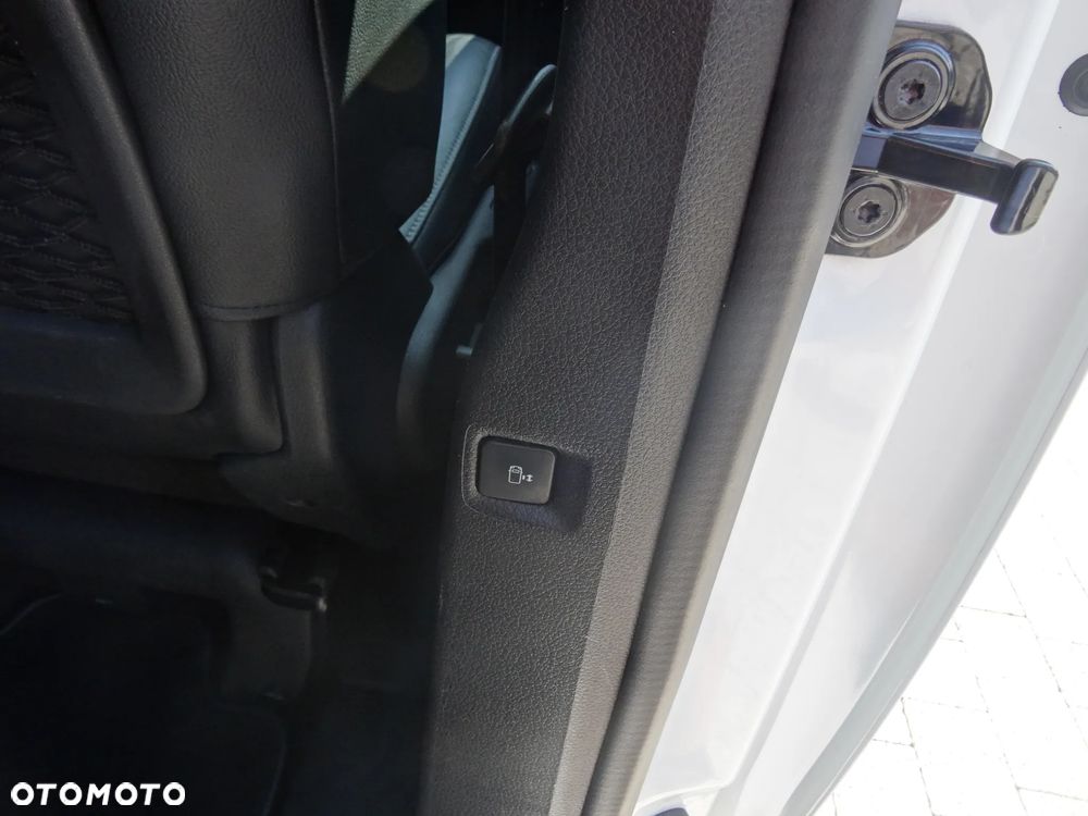 Opel Zafira 2.0 D Automatik 130 kW Edition - 28