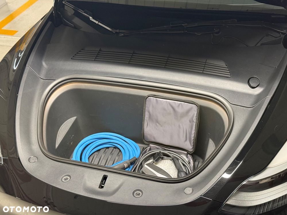 Tesla Model Y Long Range AWD - 12
