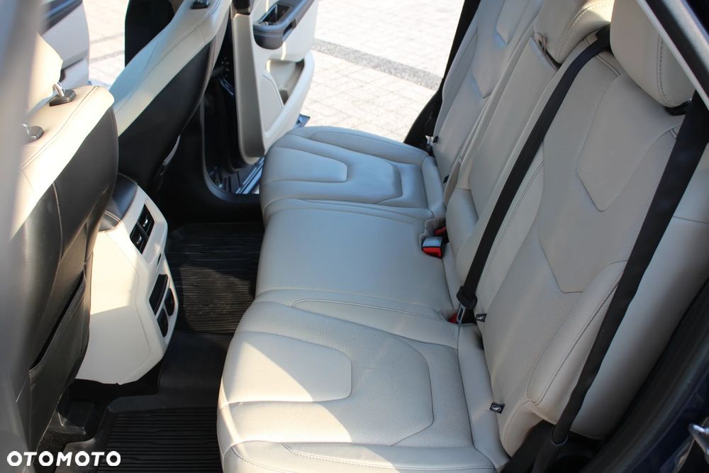 Ford Edge 2.0 EcoBlue Bi-Turbo 4x4 ST-LINE - 39