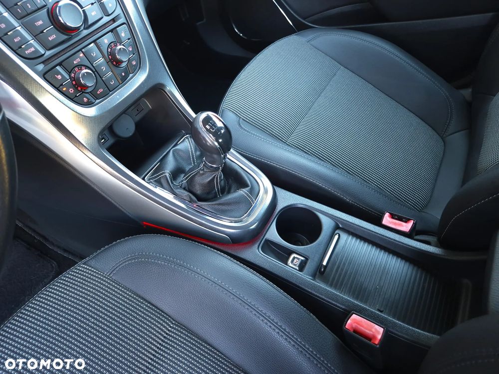 Opel Astra 1.6 Turbo Innovation - 17