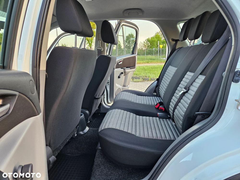 Suzuki SX4 1.6 Comfort Plus - 21