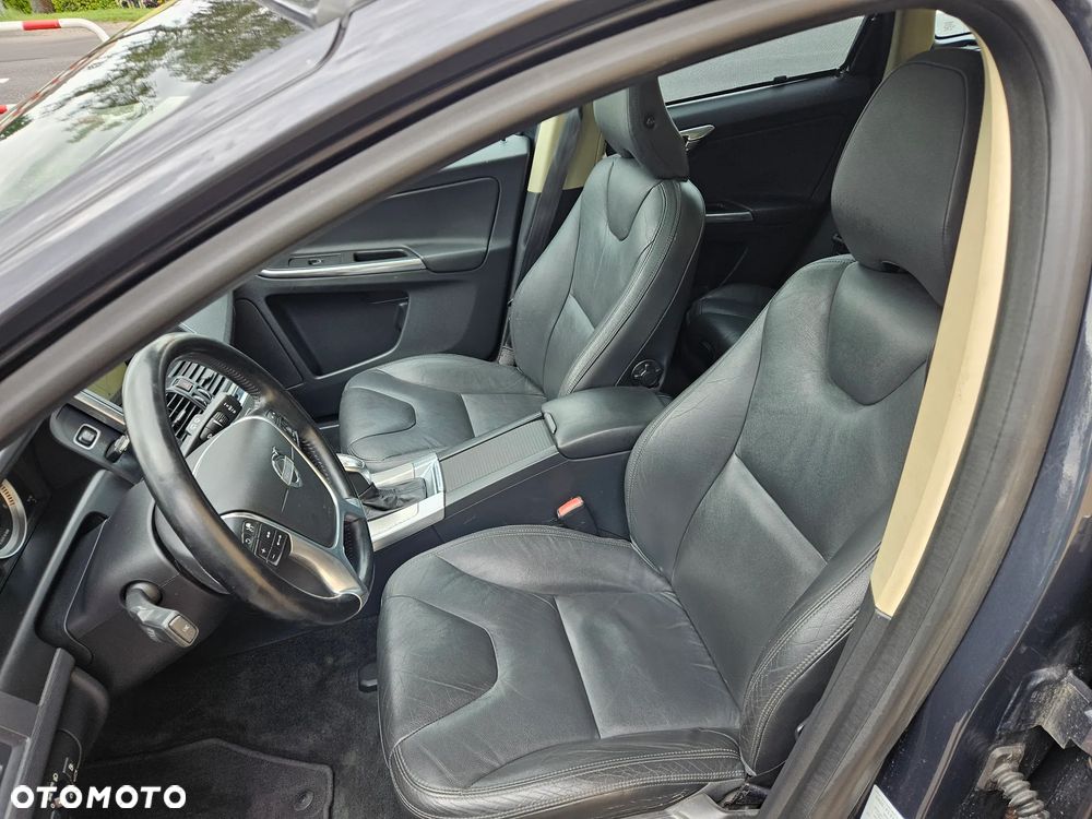 Volvo XC 60 D5 AWD Geartronic Summum - 14