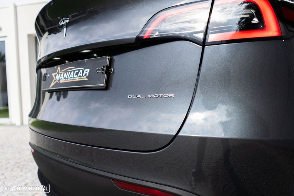 Tesla Model Y Long Range Dual Motor AWD - 28