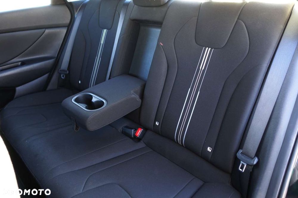 Hyundai Elantra - 19