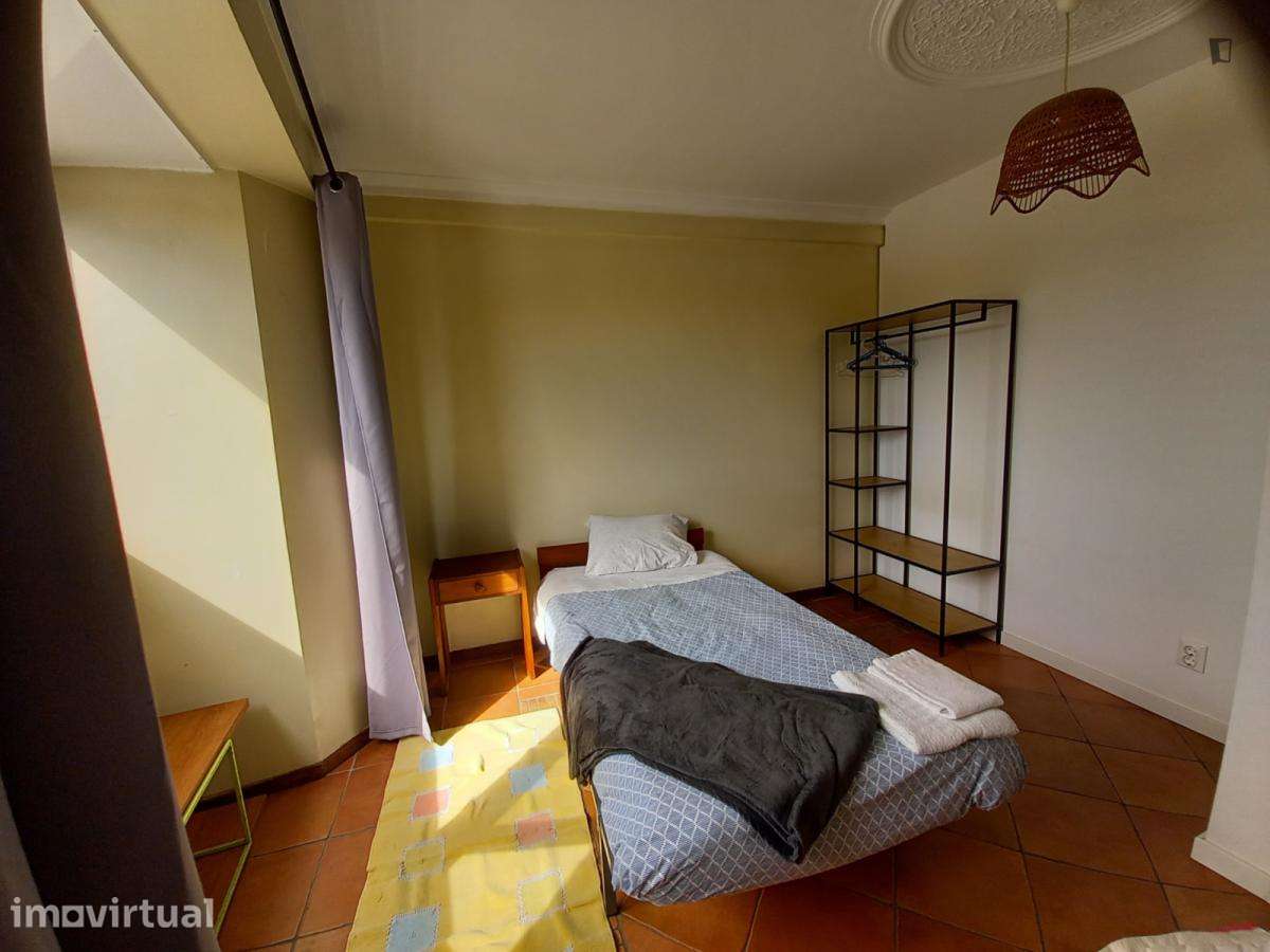 Quarto - localizado em Baixa de Santa Clara Coimbra - Grande imagem: 4/15