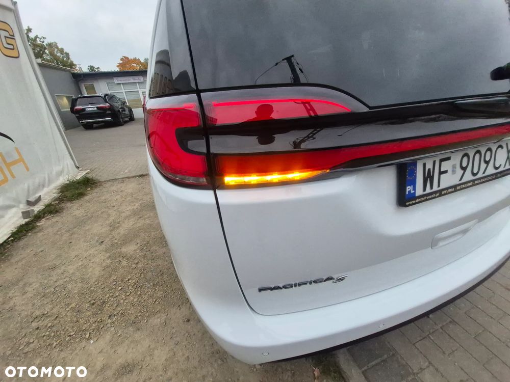 Chrysler Pacifica - 30