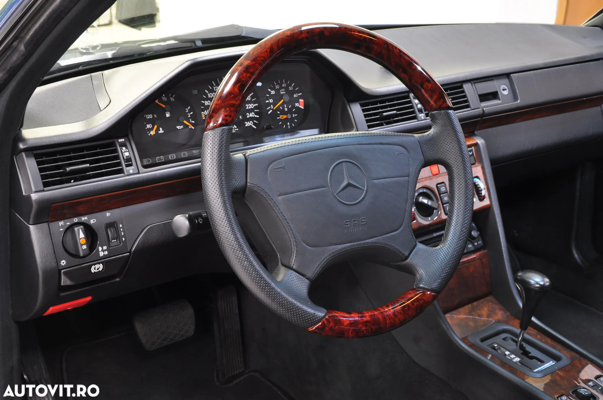 Mercedes-Benz W124 - 12