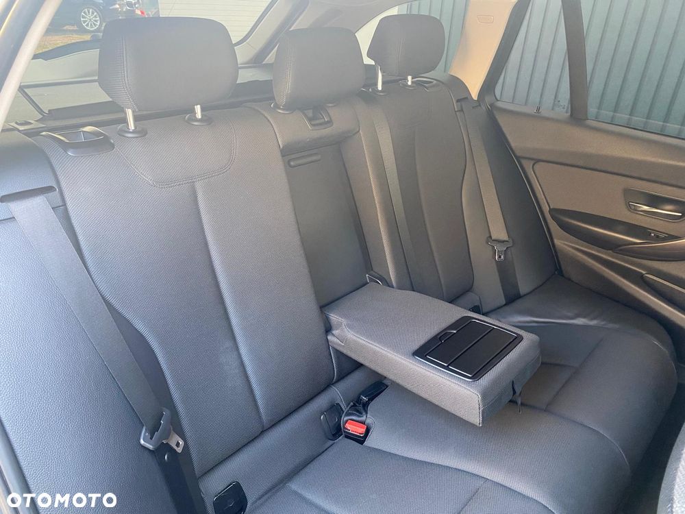 BMW Seria 3 320d Modern Line - 28