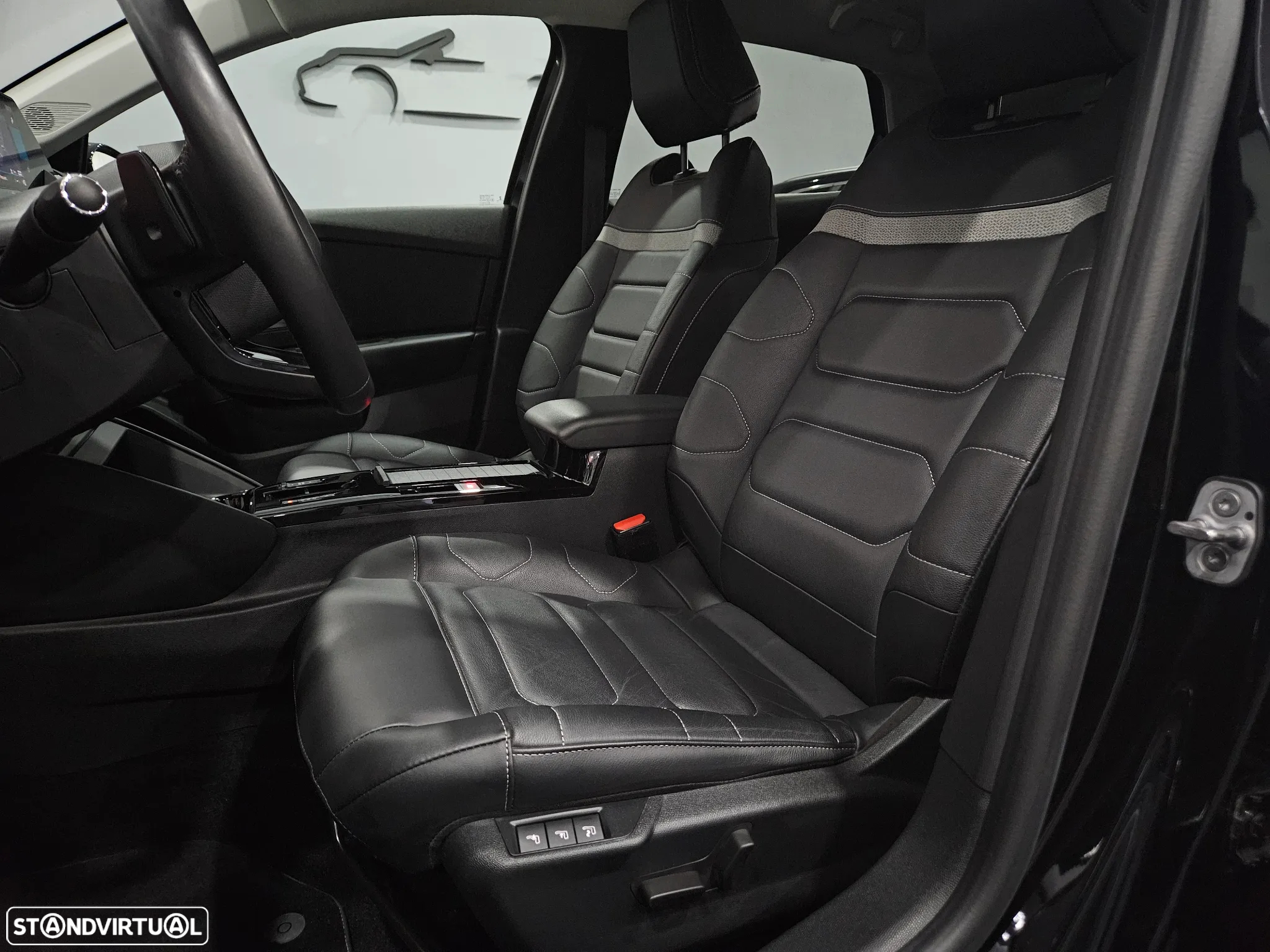 Citroën C4 BlueHDi 130 Stop&Start EAT8 SHINE - 11
