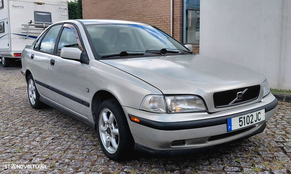 Volvo S40 1997 photo 2