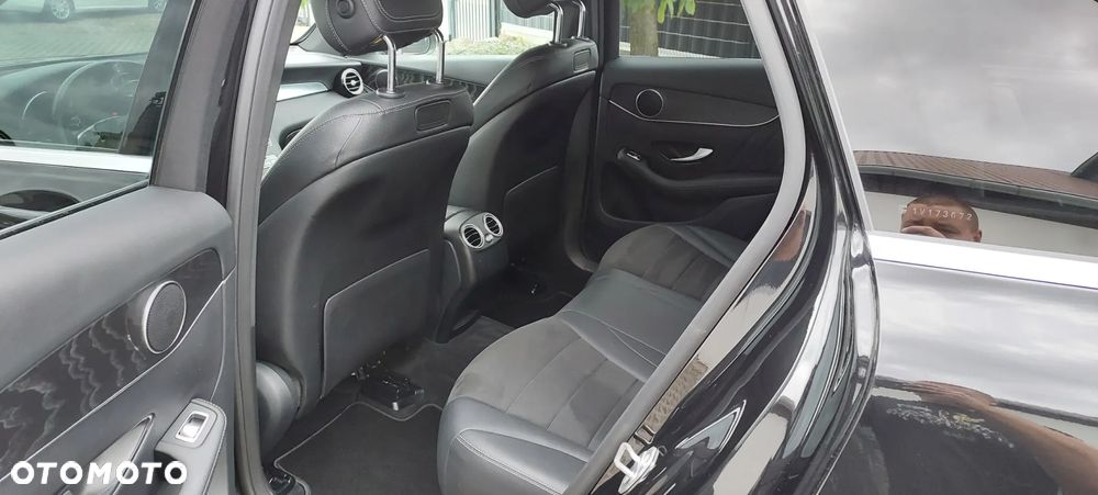 Mercedes-Benz GLC 220 d 4Matic 9G-TRONIC AMG Line - 29