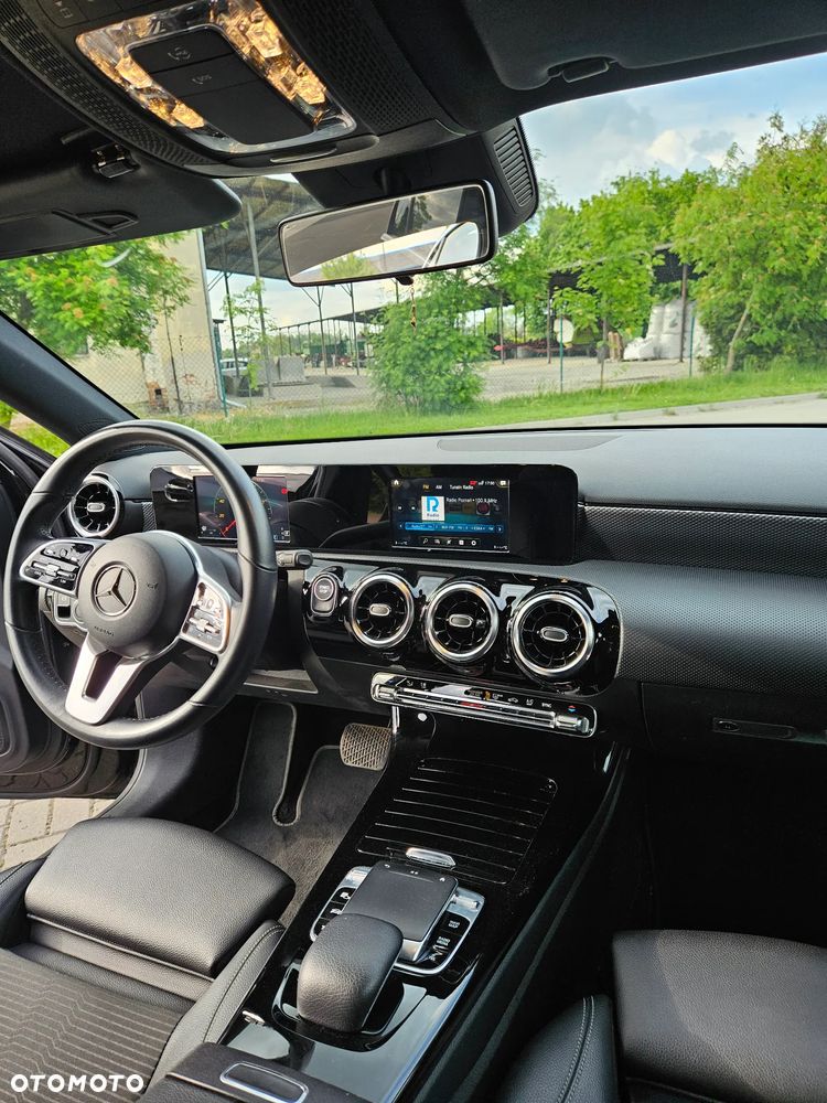 Mercedes-Benz Klasa A 180 Progressive 7G-DCT - 32