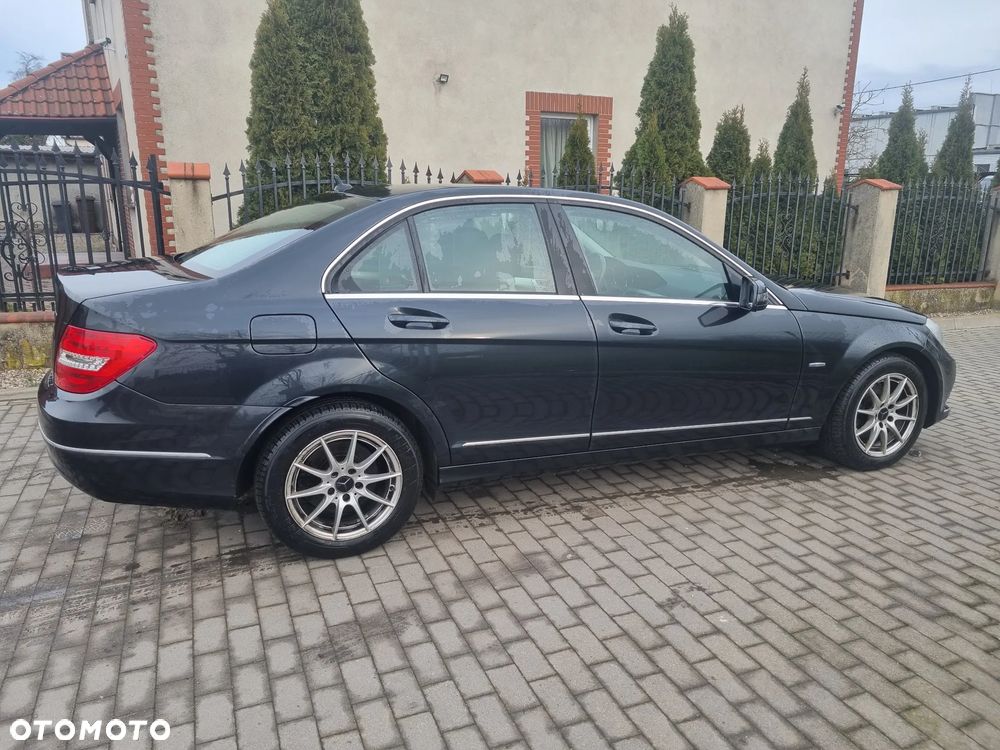 Mercedes-Benz Klasa C 200 CGI BlueEFFICIENCY Elegance - 4