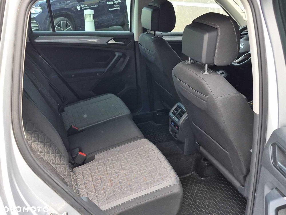 Volkswagen Tiguan - 11