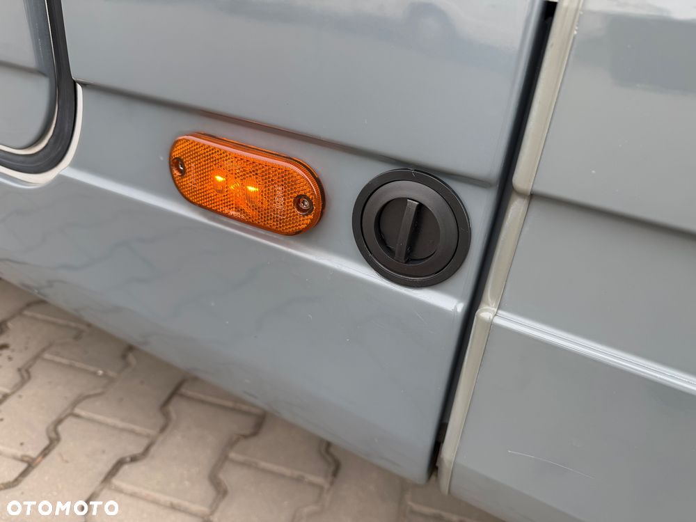 KNAUS Sunliner 700 Lg - 37