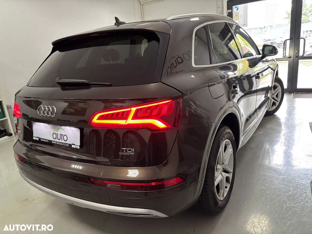 Audi Q5 2.0 40 TDI quattro S tronic Design - 5