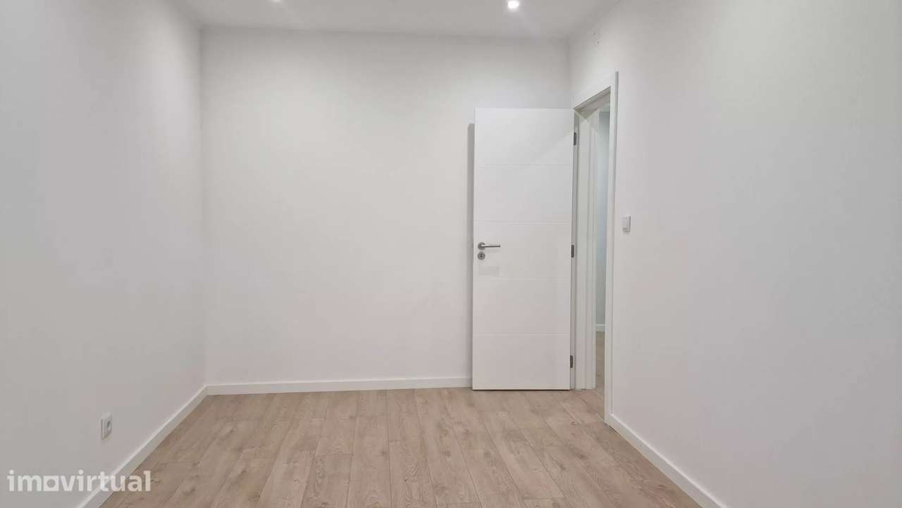 T3 totalmente remodelado, com cozinha equipada e excelente localização - Grande imagem: 2/7