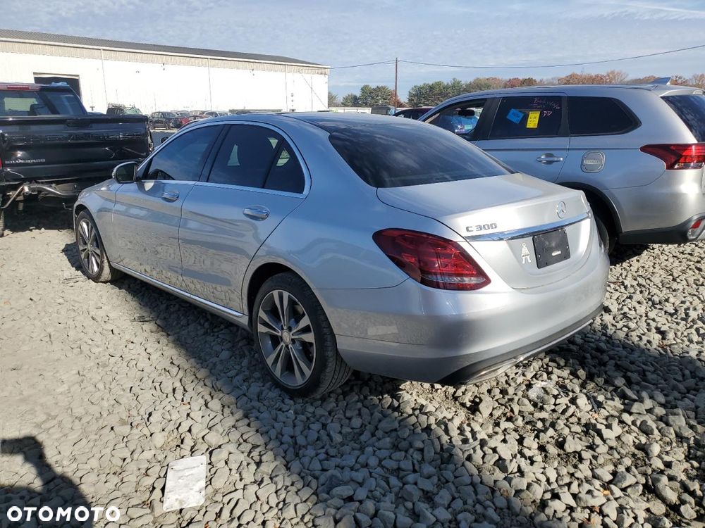 Mercedes-Benz Klasa C 300 9G-TRONIC Exclusive - 3