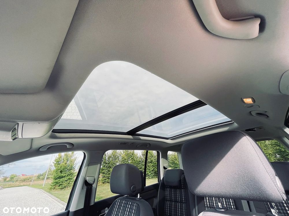 Volkswagen Touran 1.4 TSI DSG Cross - 30