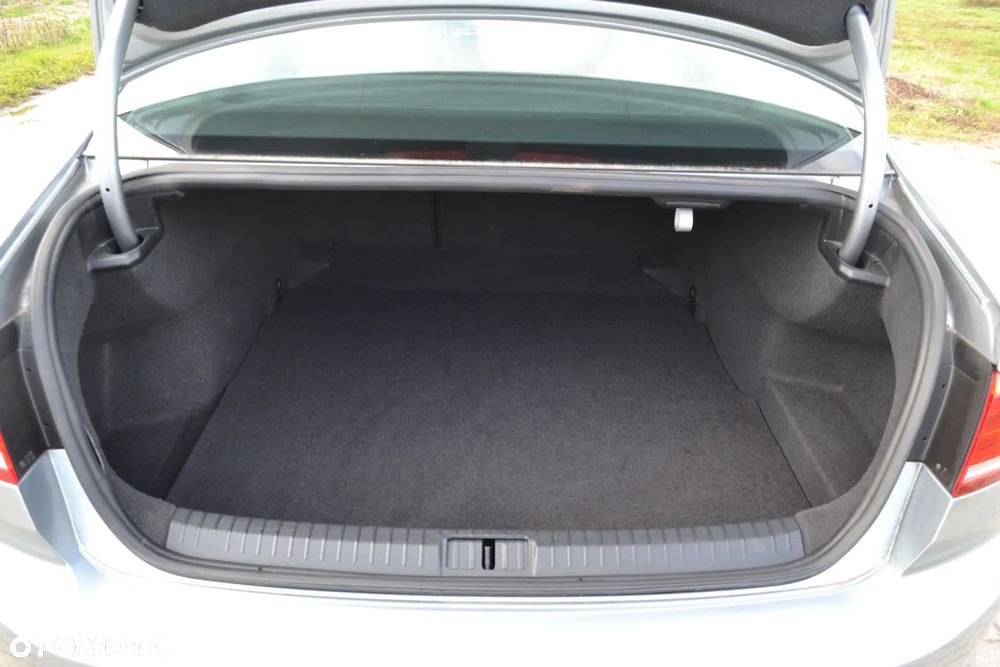 Volkswagen Passat 2.0 TDI SCR Comfortline - 24