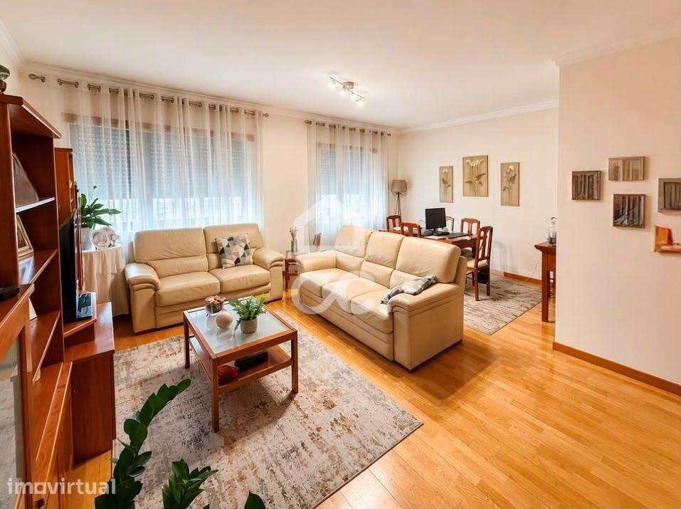 Apartamento T3 com parqueamento em Camarate - Loures