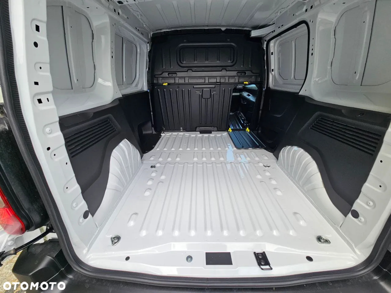 Opel Combo Cargo XL 1.2 110KM MT6 - 9