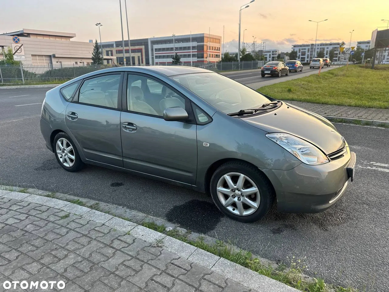 Toyota Prius (Hybrid) Executive - 2